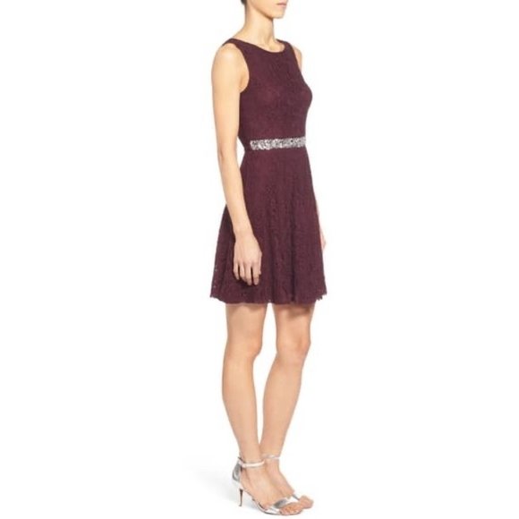 Speechless Mini Maroon Embellished Waist Lace Sleeveless Dress - Picture 2 of 8